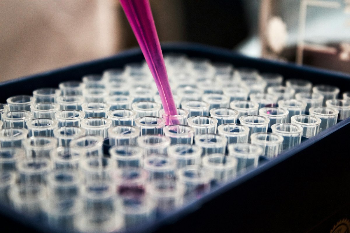 Laboratory pipette dispensing into a sample tray